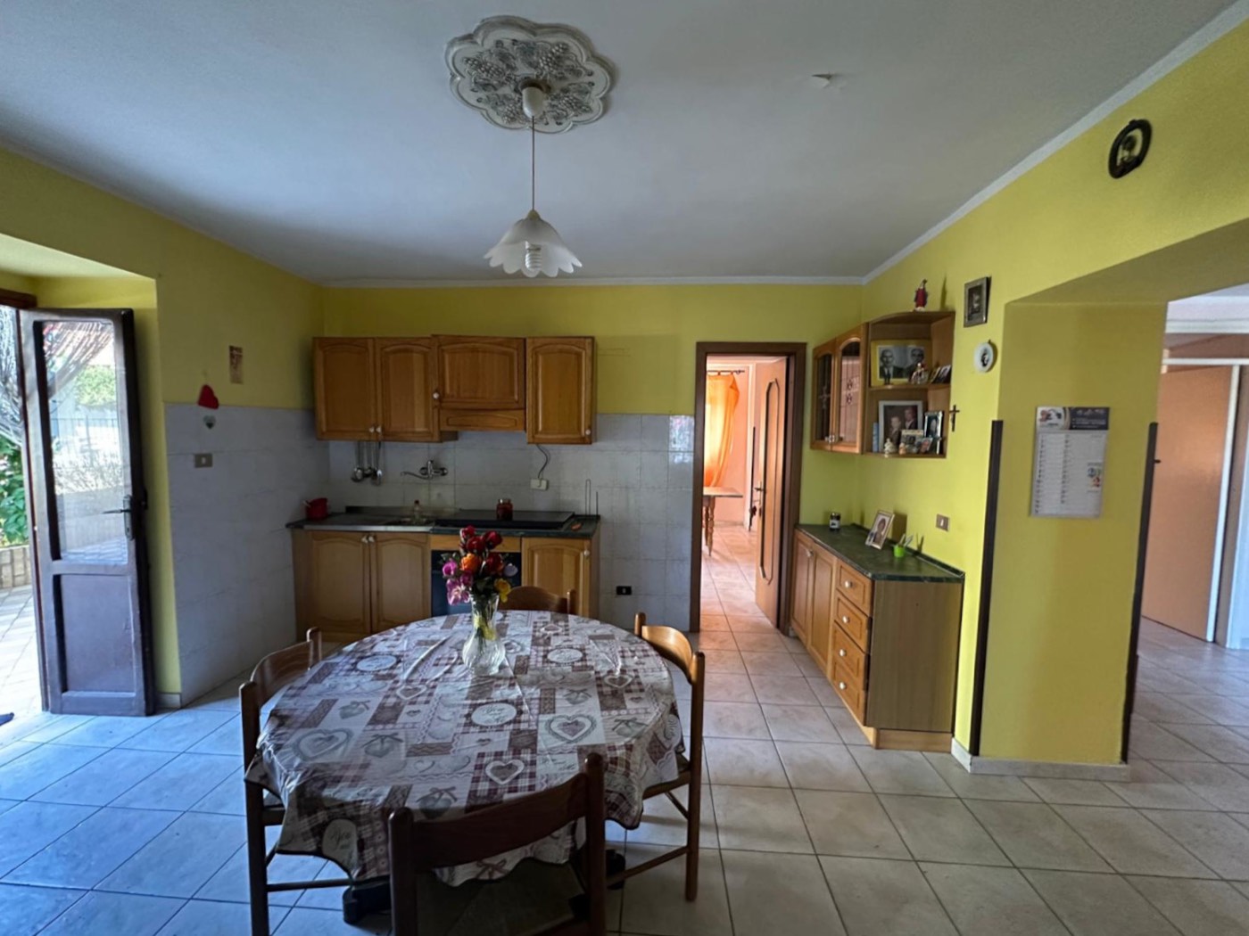 Self-contained house with exclusive courtyard and garden property photograph