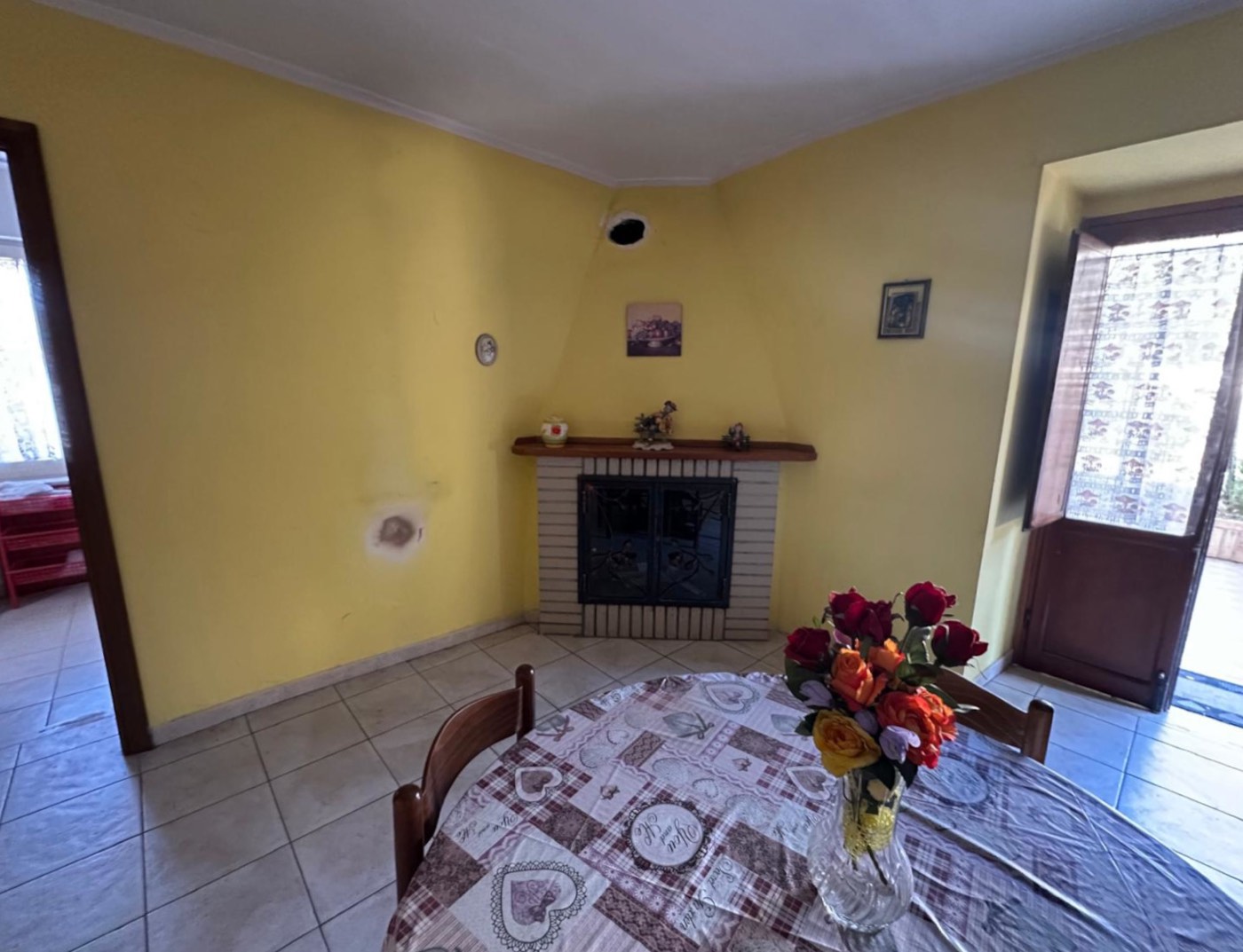 Self-contained house with exclusive courtyard and garden property photograph