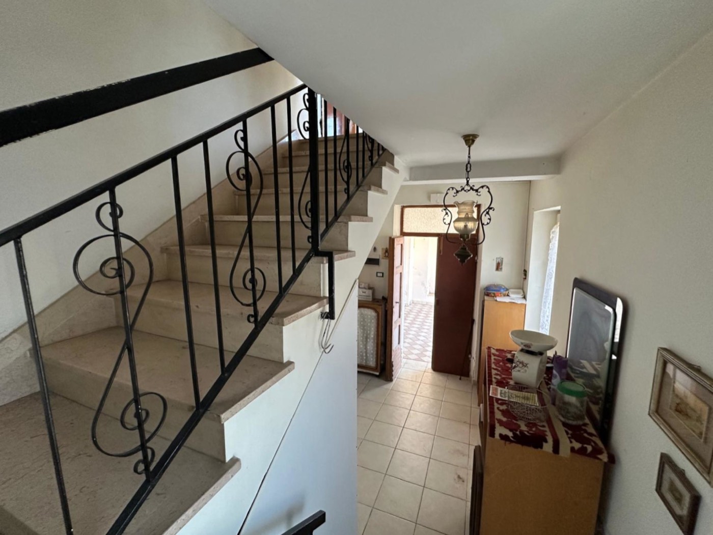 Self-contained house with exclusive courtyard and garden property photograph