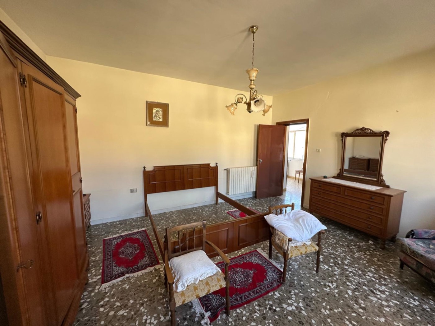 Self-contained house with exclusive courtyard and garden property photograph