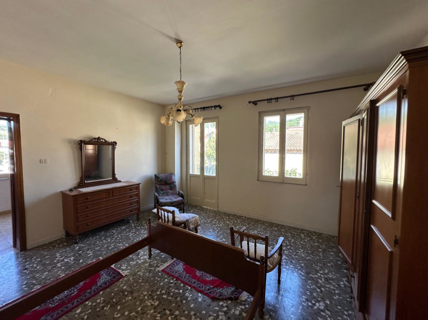 Self-contained house with exclusive courtyard and garden property photograph