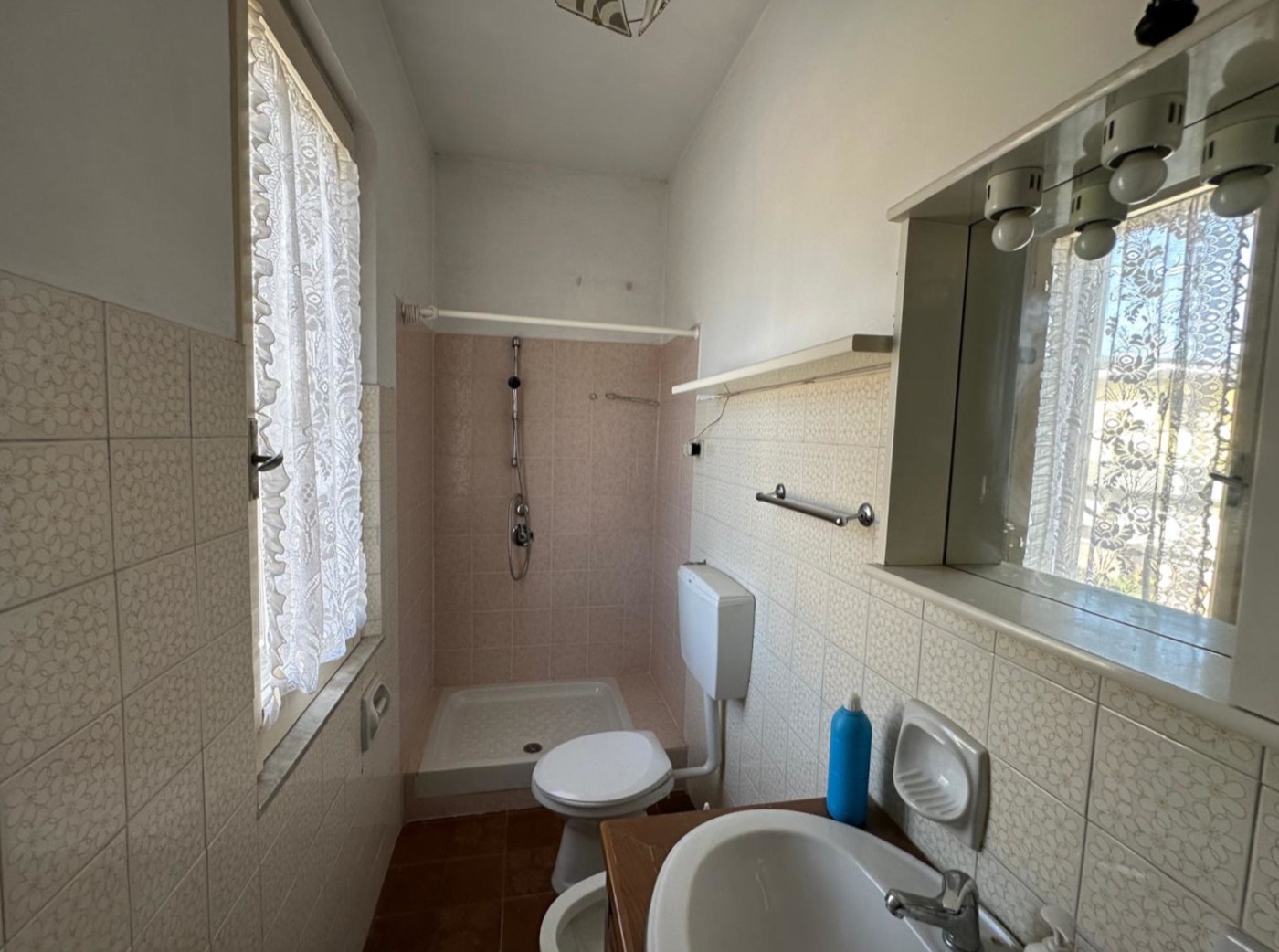 Self-contained house with exclusive courtyard and garden property photograph