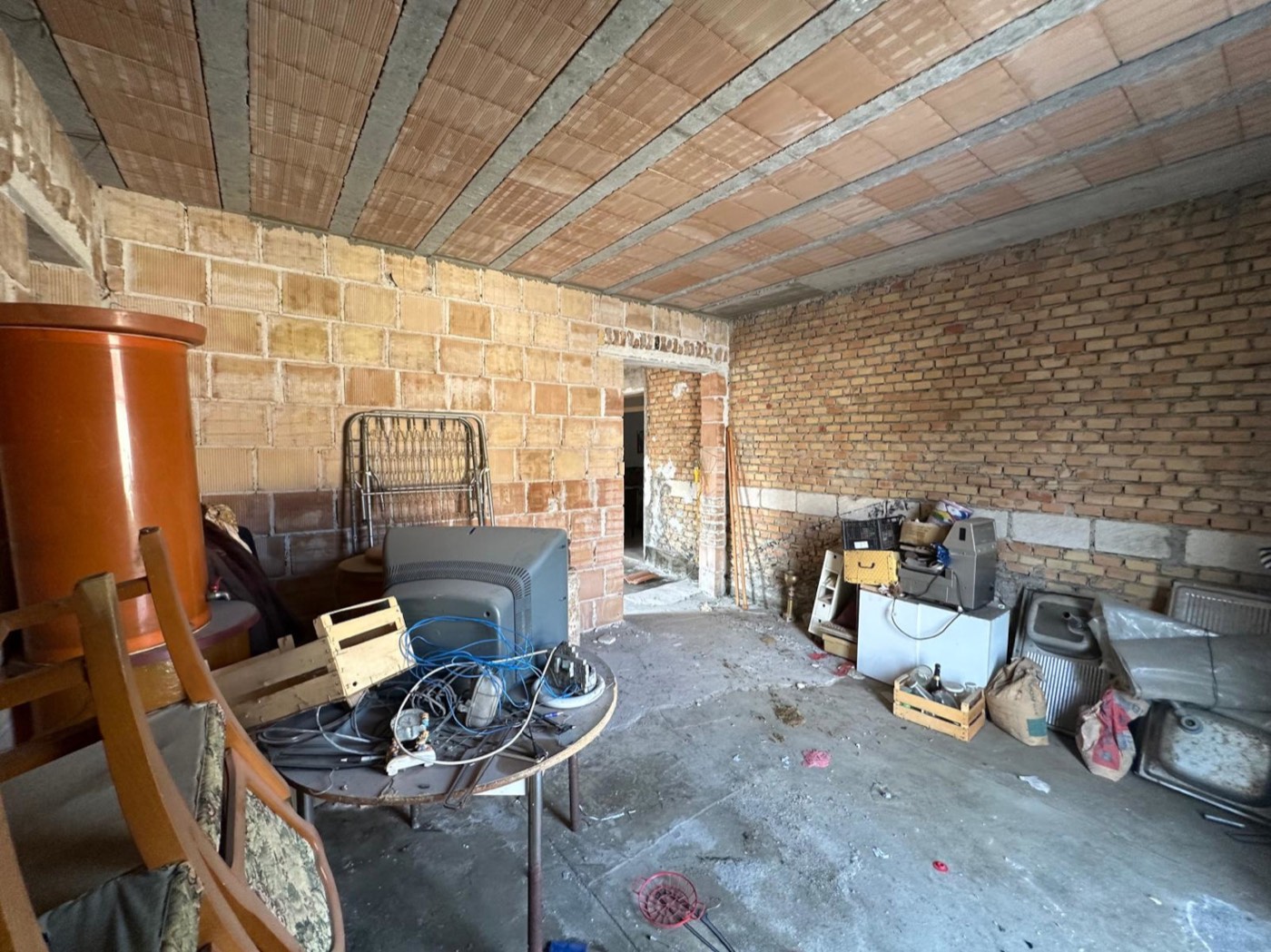Self-contained house with exclusive courtyard and garden property photograph
