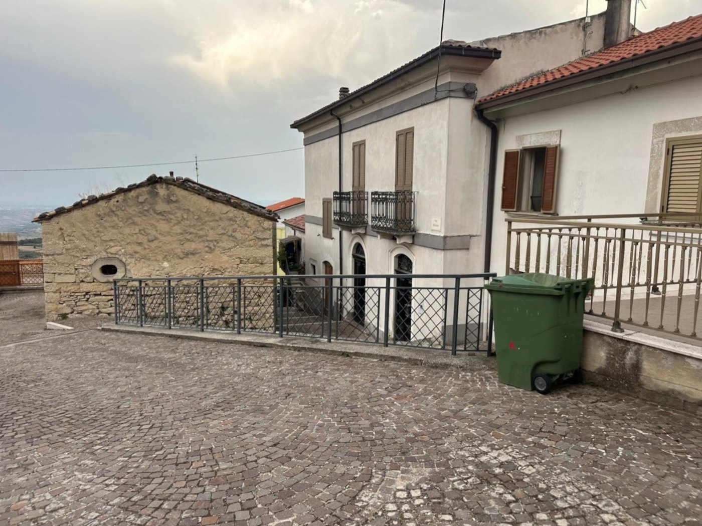Townhouse in the historic center of Pietranico property photograph