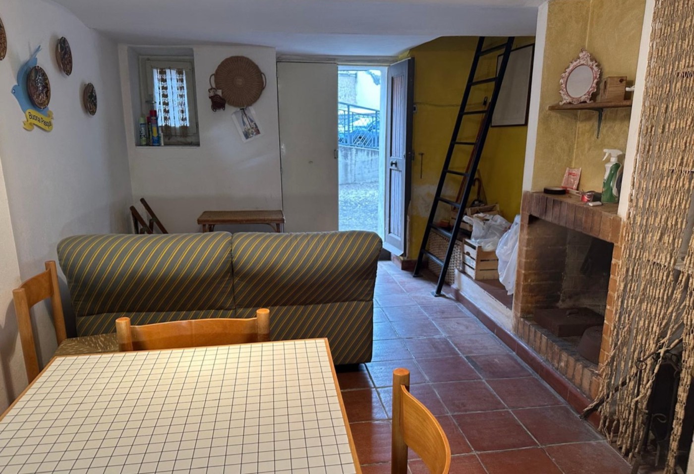 Townhouse in the historic center of Pietranico property photograph