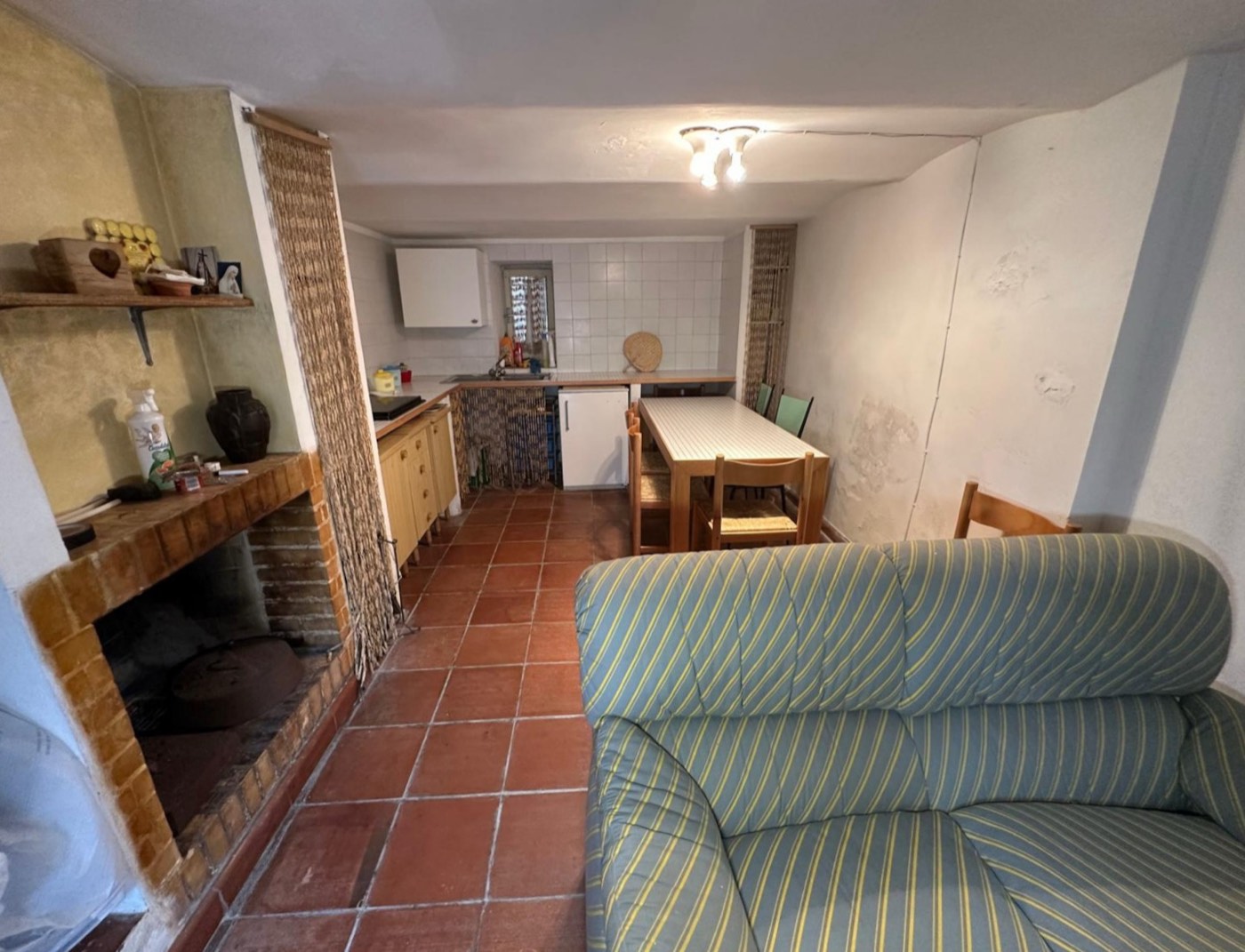 Townhouse in the historic center of Pietranico property photograph