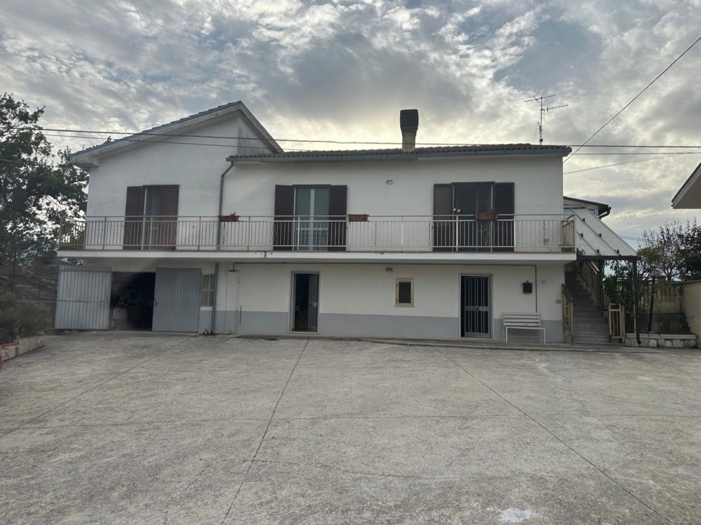 Detached House with Private Courtyard in San Valentino in Abruzzo Citeriore, PE