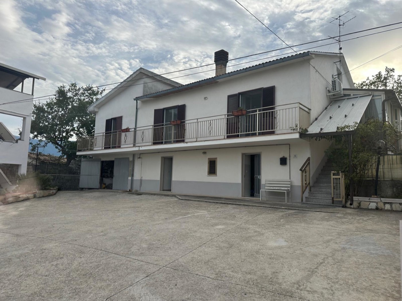 Detached House with Private Courtyard property photograph