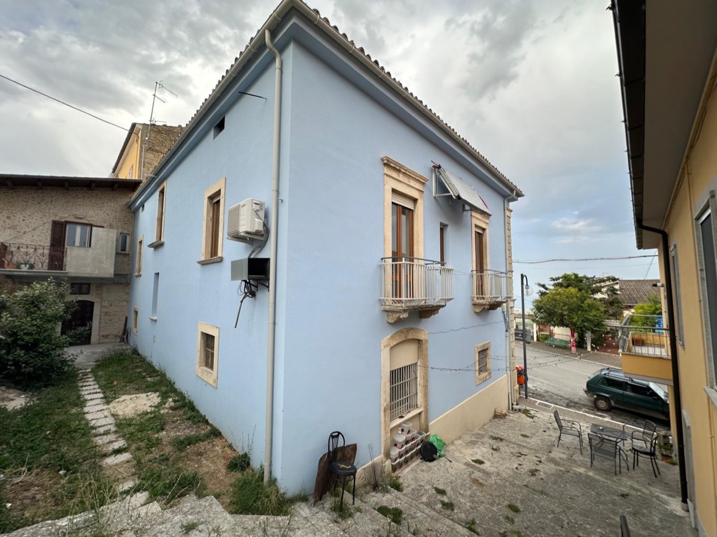 Building with Two-Level Apartment, Garage and Commercial Space property photograph