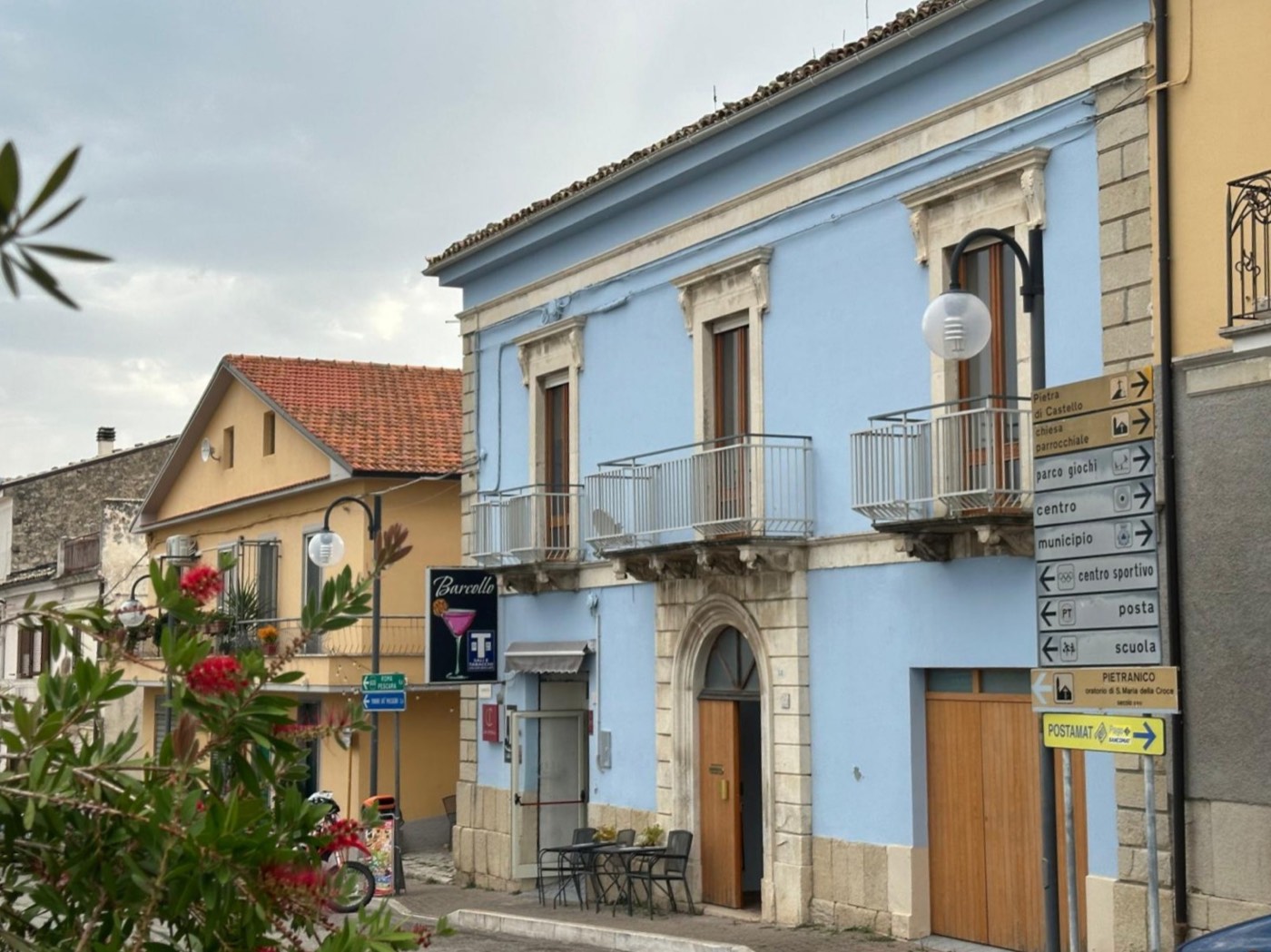 Building with Two-Level Apartment, Garage and Commercial Space property photograph