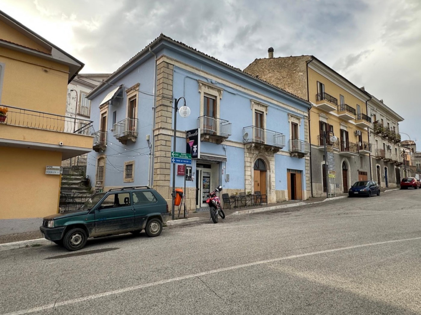 Building with Two-Level Apartment, Garage and Commercial Space property photograph