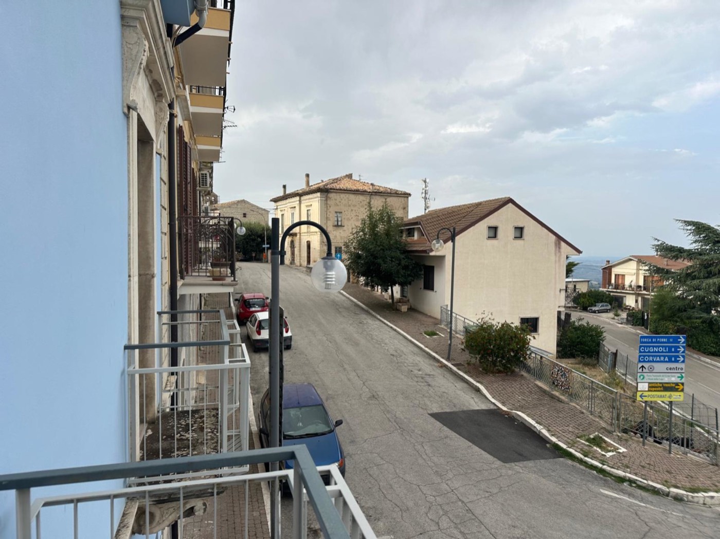 Building with Two-Level Apartment, Garage and Commercial Space property photograph