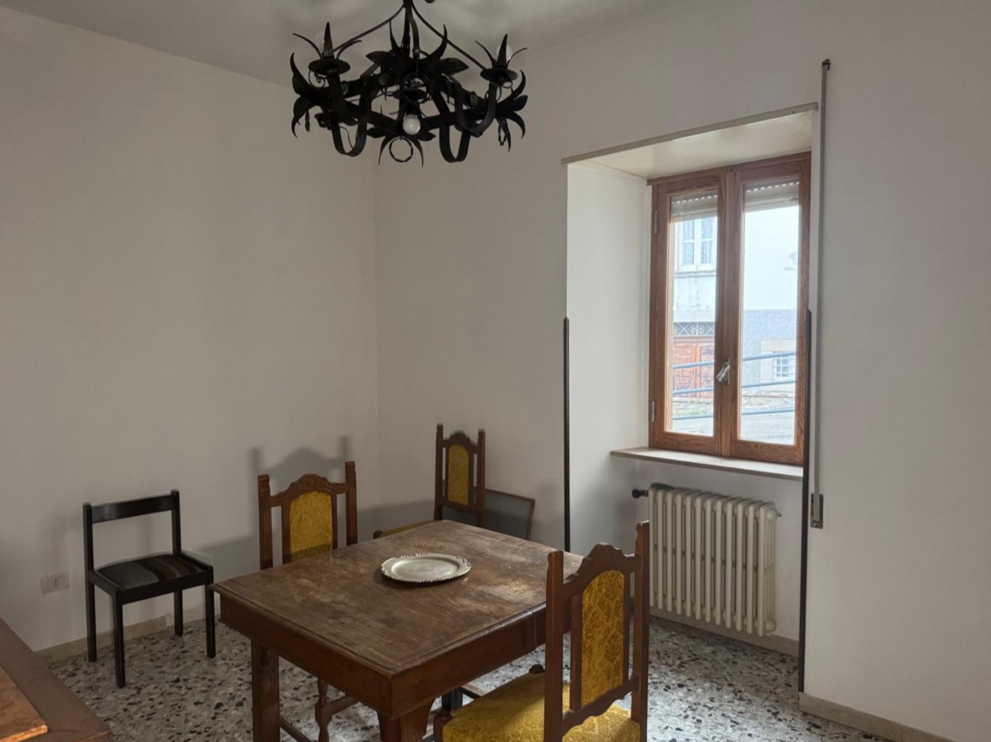 Building with Two-Level Apartment, Garage and Commercial Space property photograph