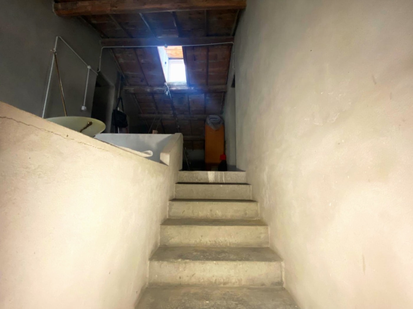 Building with Two-Level Apartment, Garage and Commercial Space property photograph