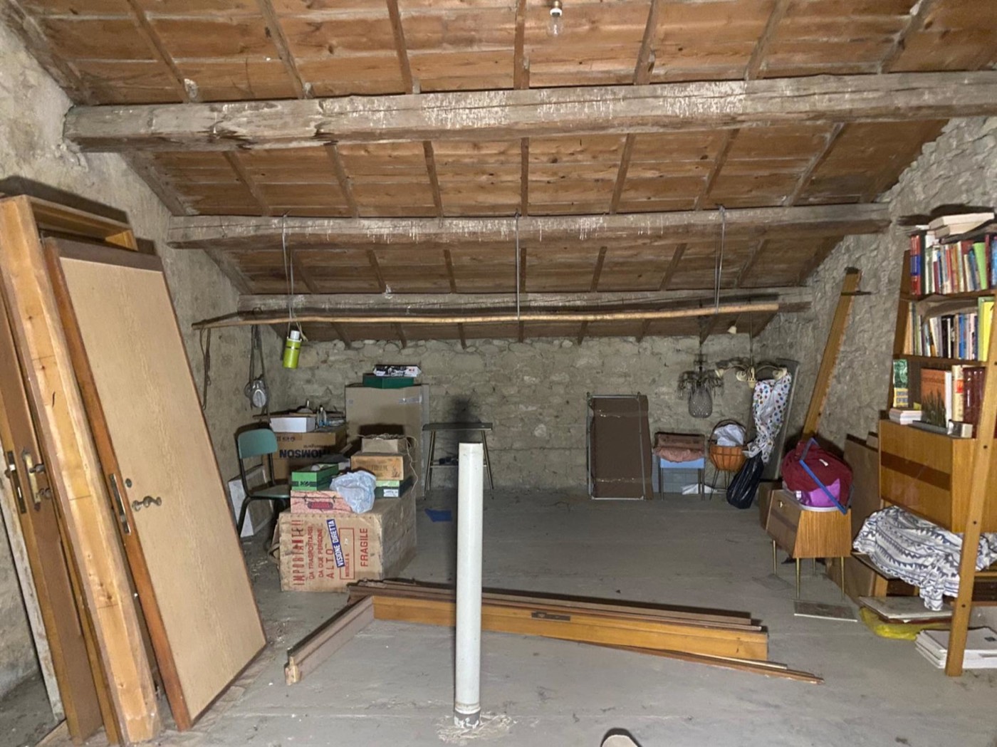 Building with Two-Level Apartment, Garage and Commercial Space property photograph