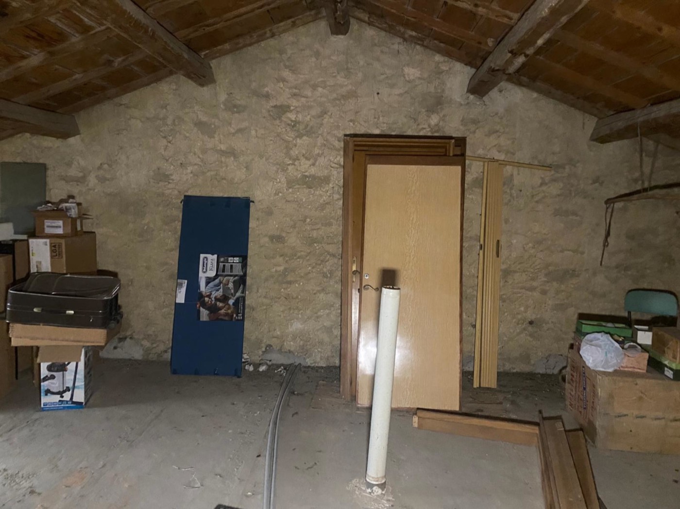 Building with Two-Level Apartment, Garage and Commercial Space property photograph