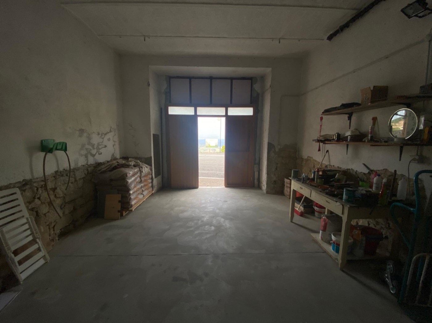 Building with Two-Level Apartment, Garage and Commercial Space property photograph