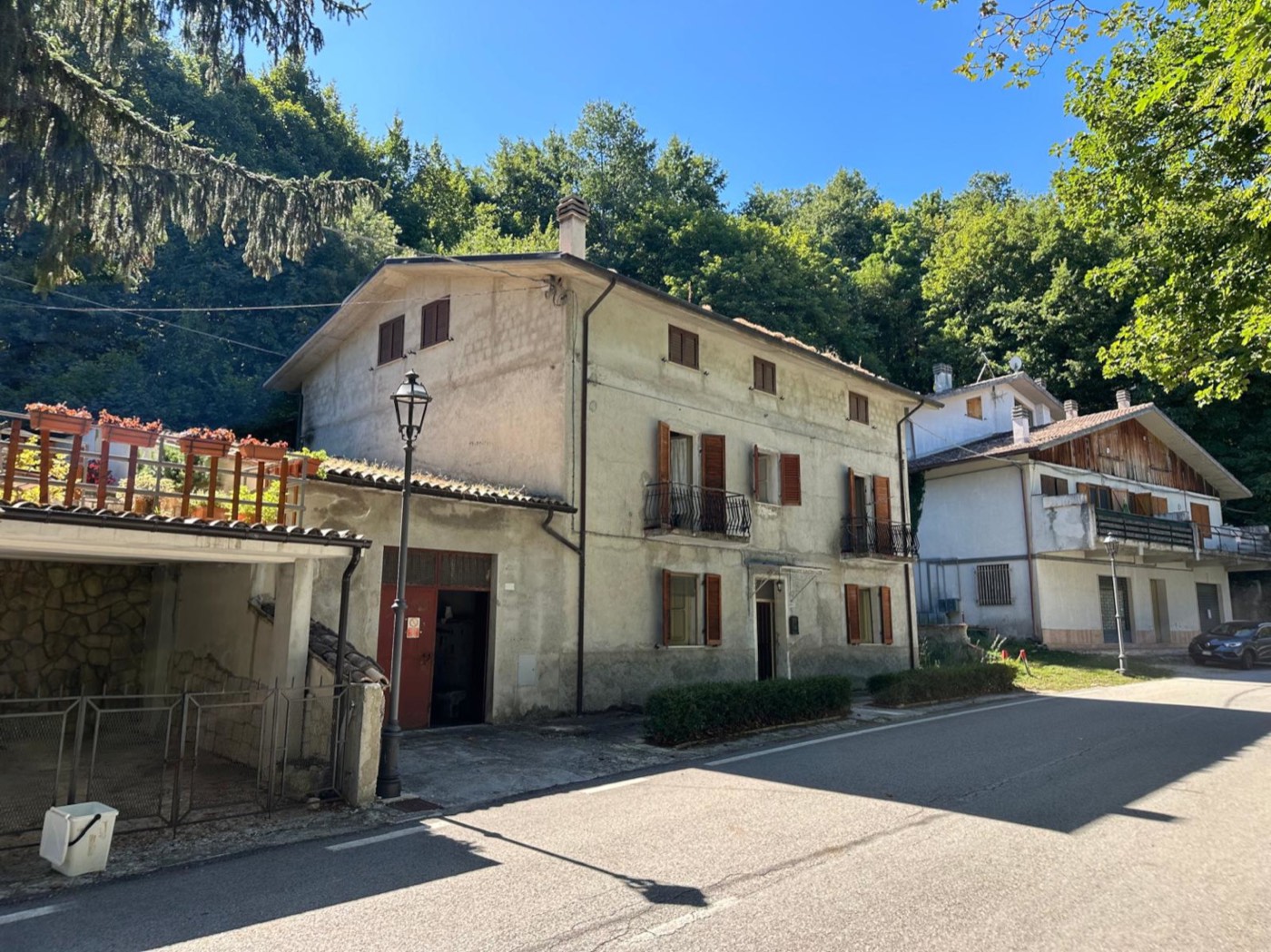 Detached House with Private Courtyard in Sant'Eufemia property photograph