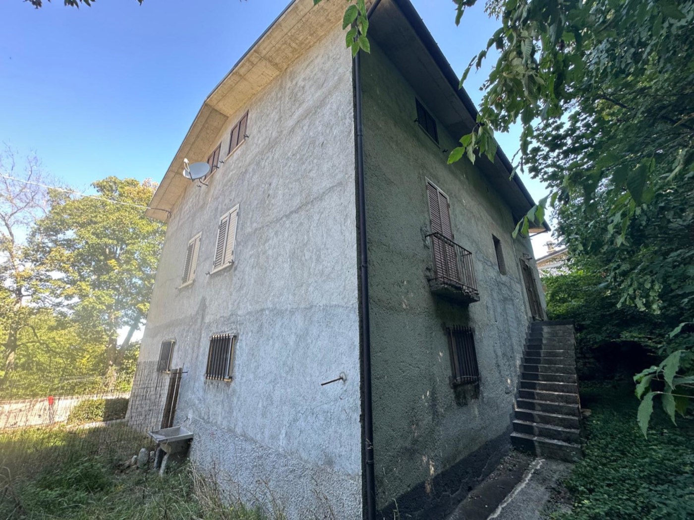 Detached House with Private Courtyard in Sant'Eufemia property photograph
