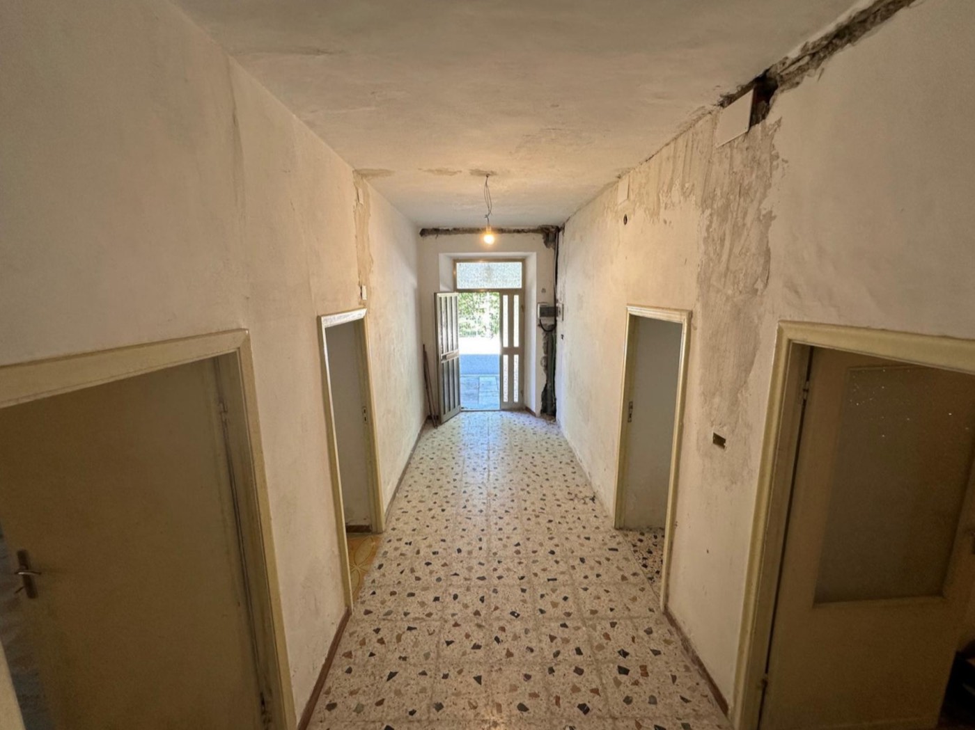 Detached House with Private Courtyard in Sant'Eufemia property photograph