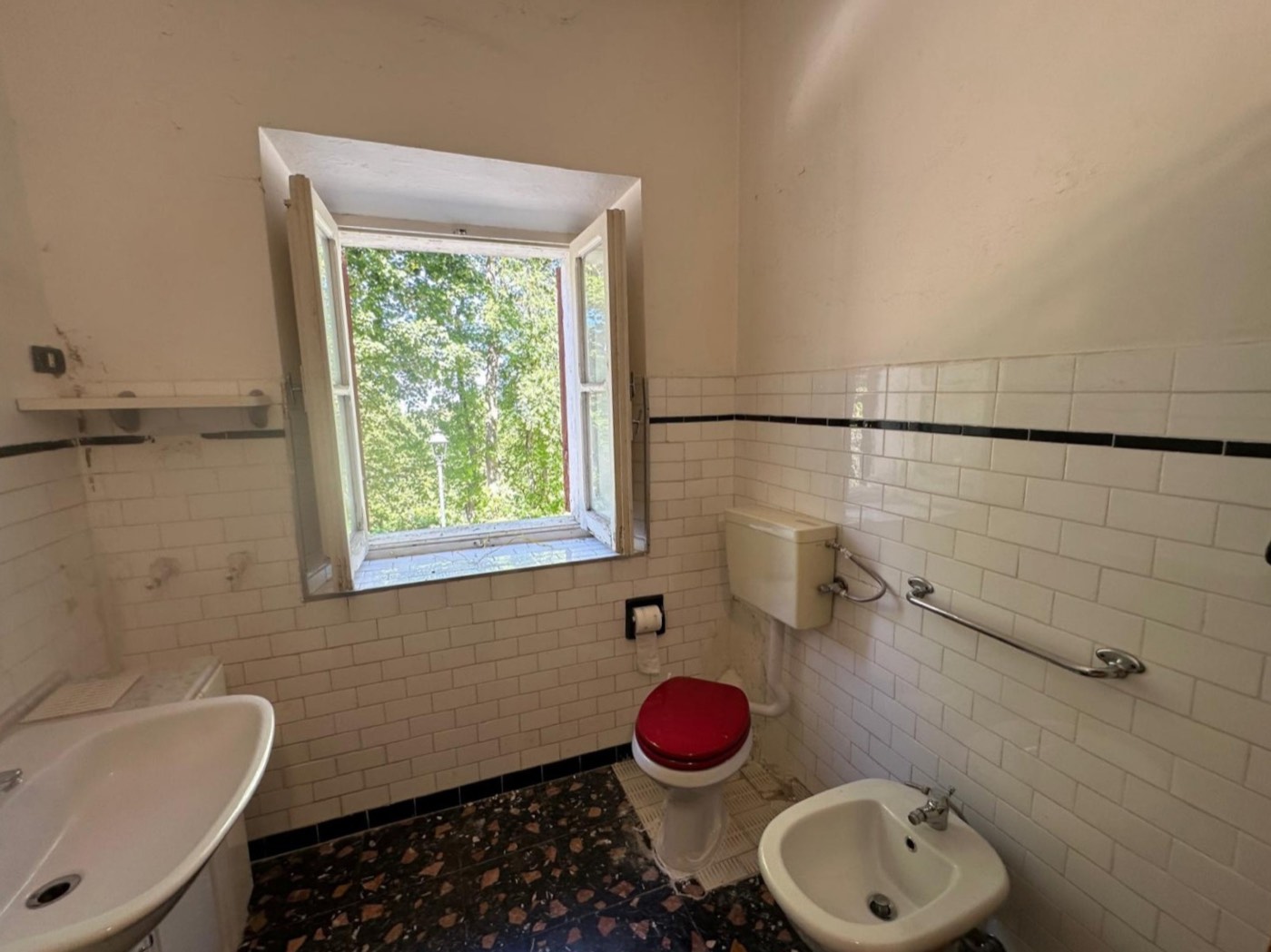 Detached House with Private Courtyard in Sant'Eufemia property photograph