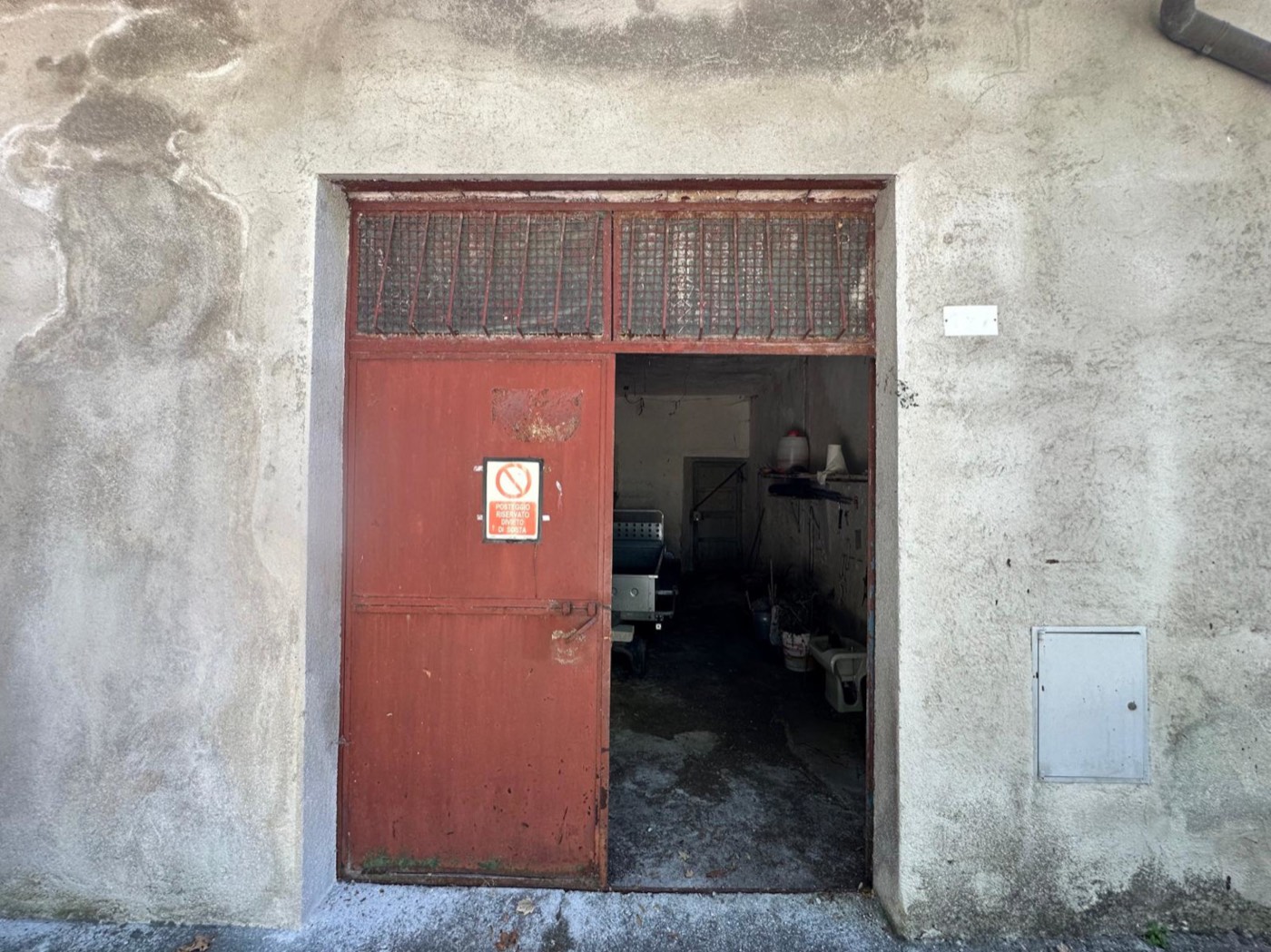 Detached House with Private Courtyard in Sant'Eufemia property photograph