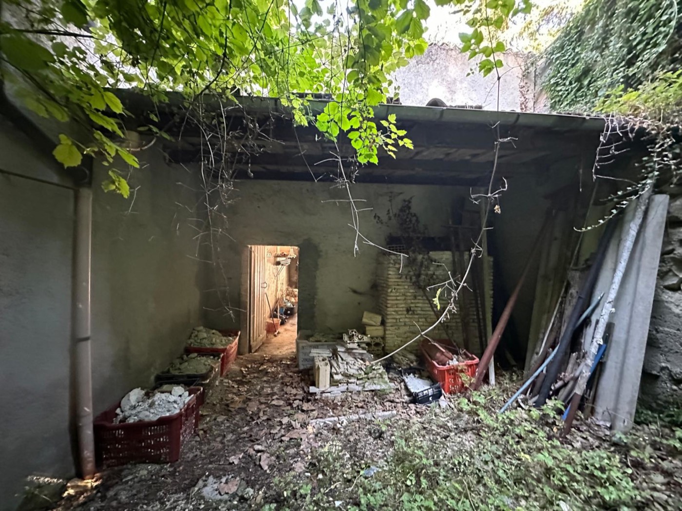 Detached House with Private Courtyard in Sant'Eufemia property photograph