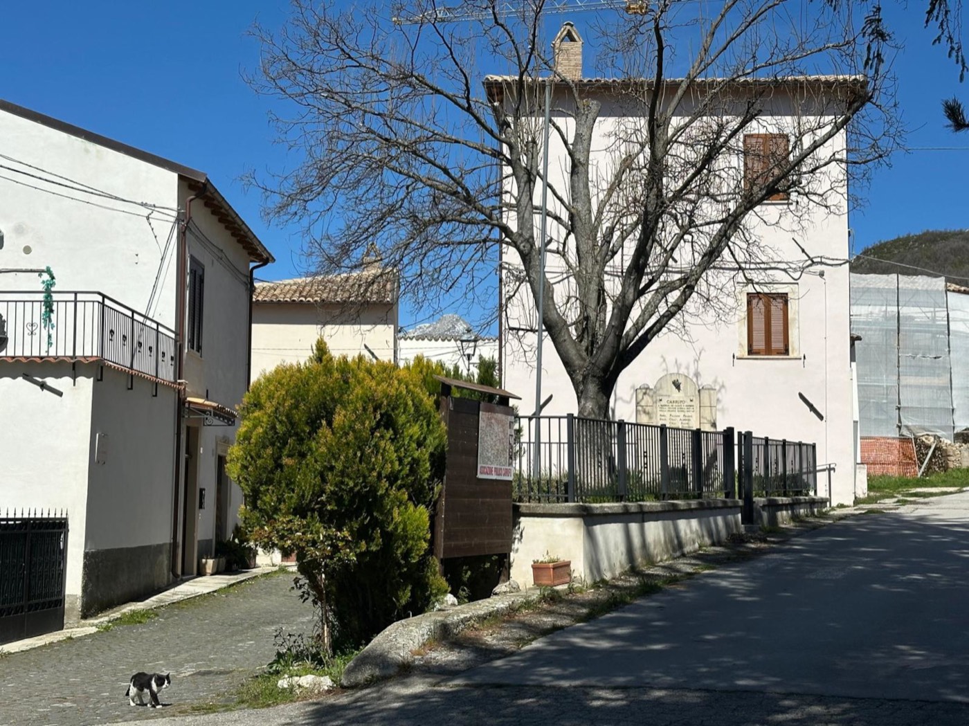 Portion of a Building with Building Land in Villa Santa Lucia degli Abruzzi, AQ