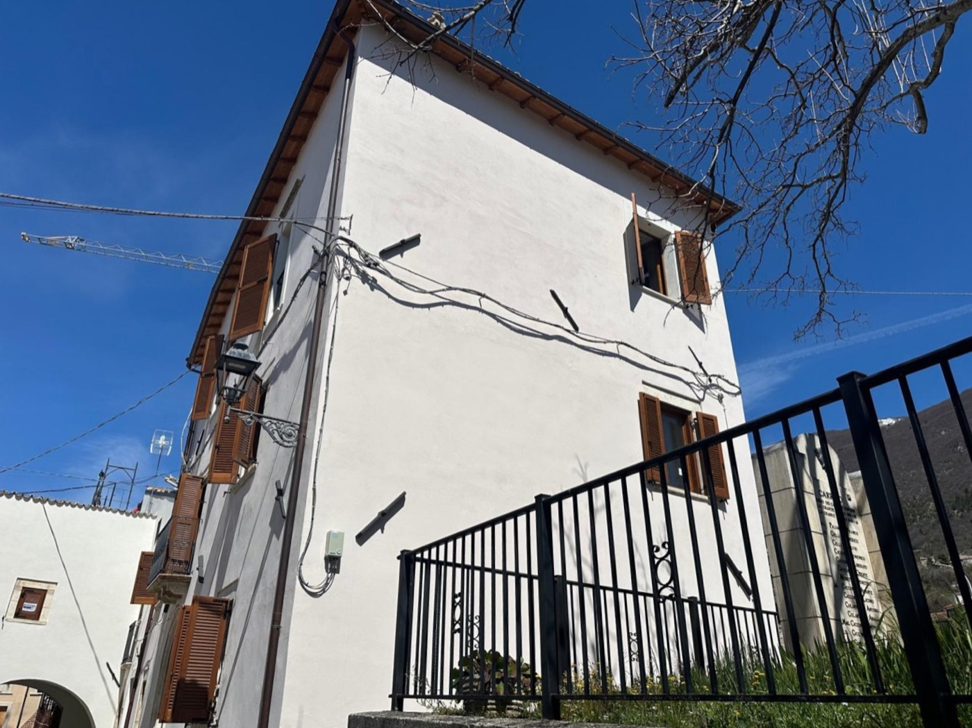 Portion of a Building with Building Land property photograph