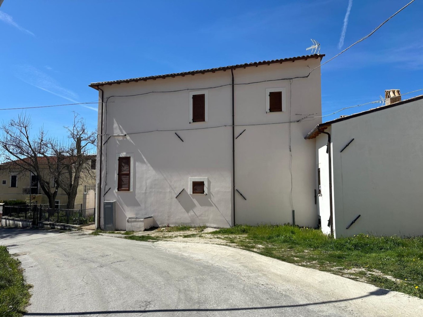 Portion of a Building with Building Land property photograph
