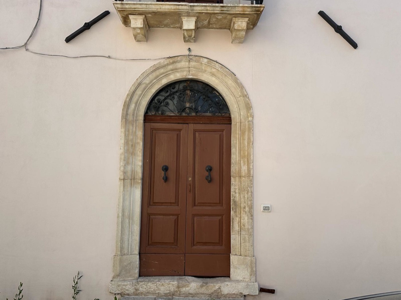 Portion of a Building with Building Land property photograph