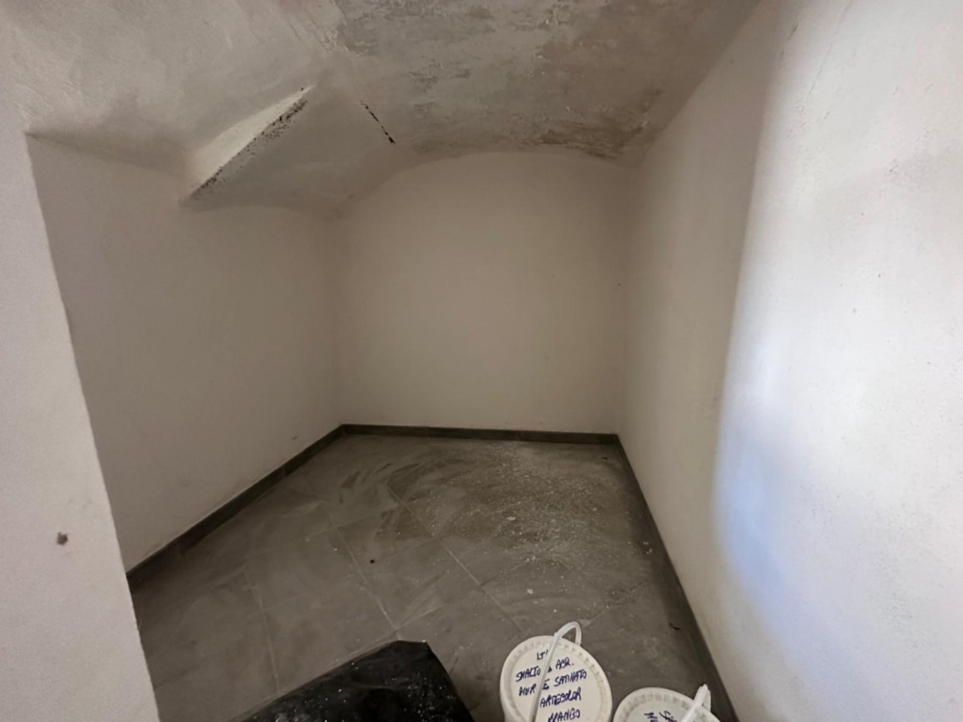 Portion of a Building with Building Land property photograph