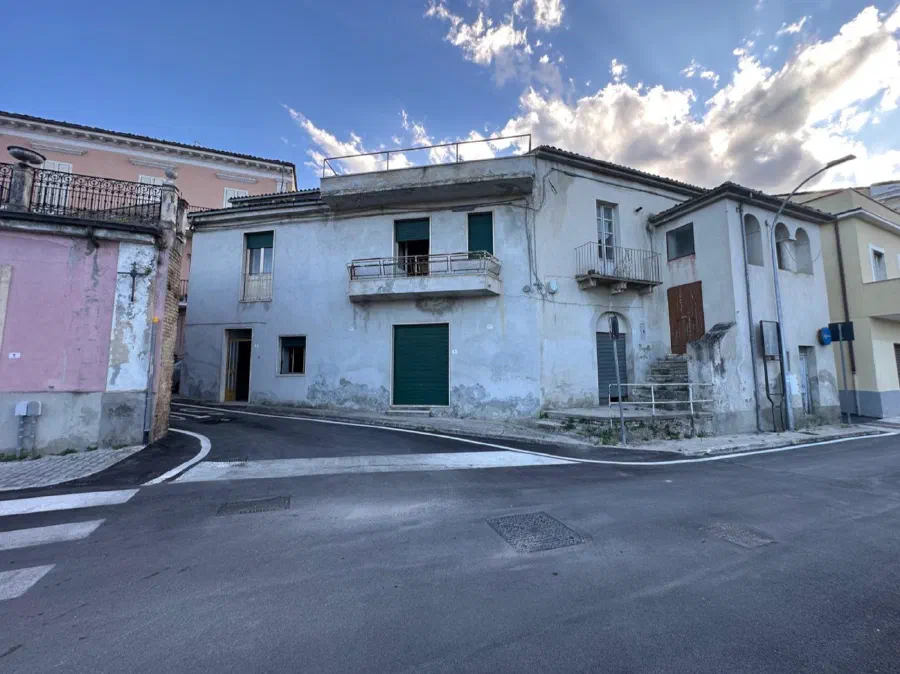 Townhouse with Terrace in the Historic Centre of Torre de' Passeri in Torre de' Passeri, PE