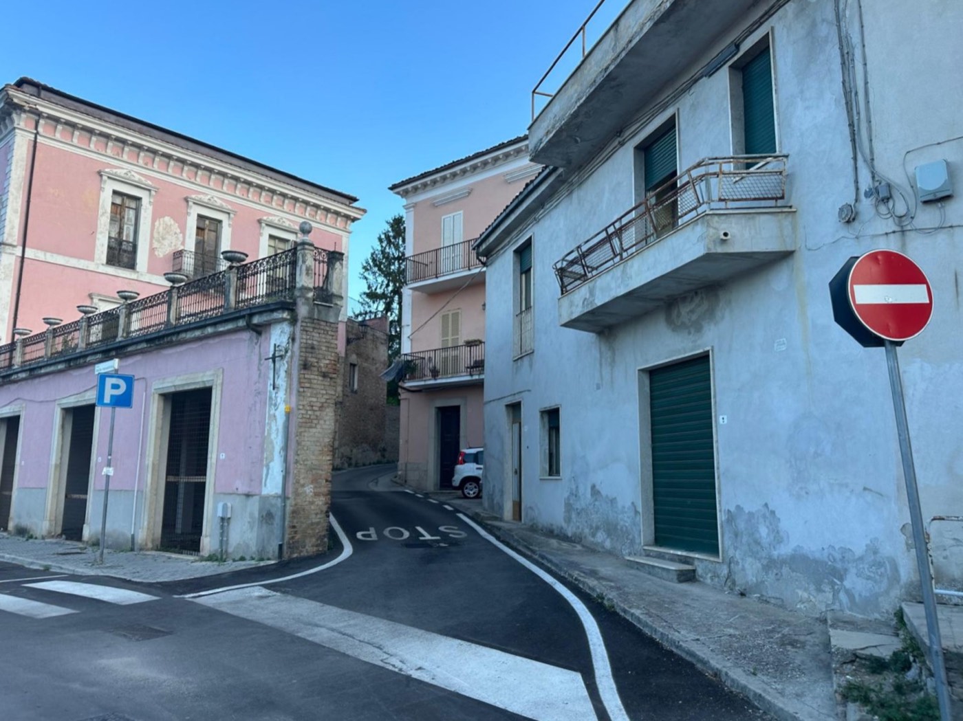 Townhouse with Terrace in the Historic Centre of Torre de' Passeri property photograph