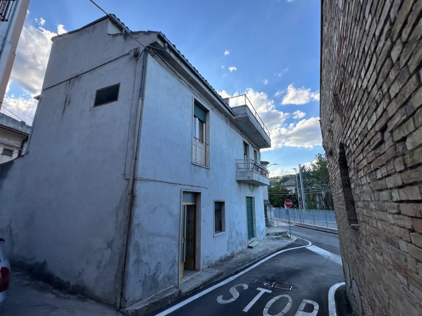Townhouse with Terrace in the Historic Centre of Torre de' Passeri property photograph