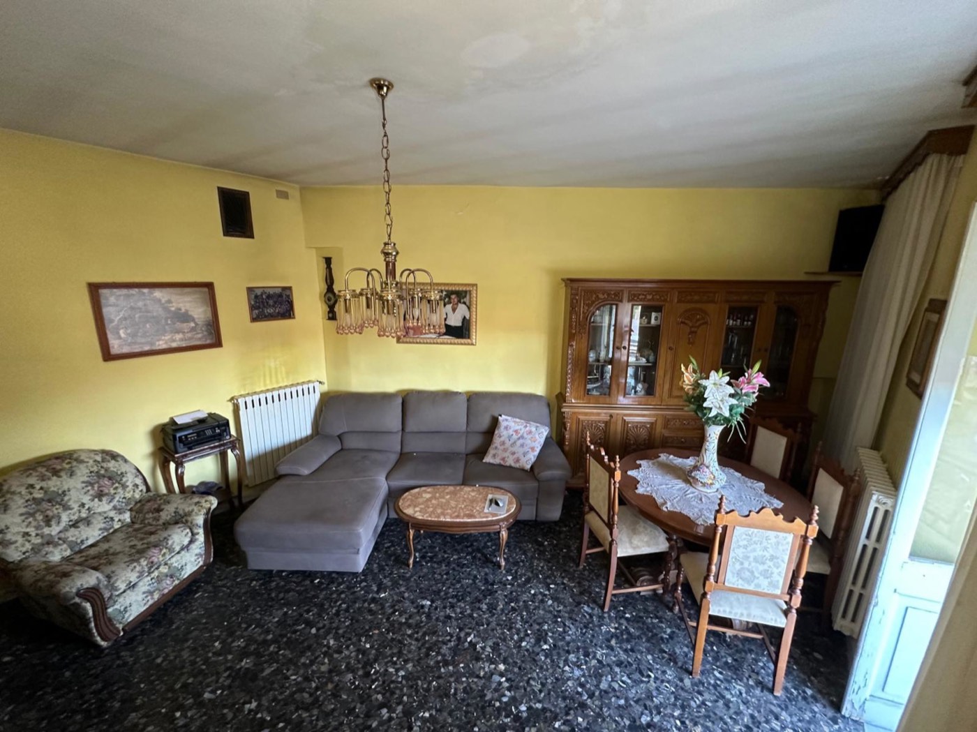 Townhouse with Terrace in the Historic Centre of Torre de' Passeri property photograph