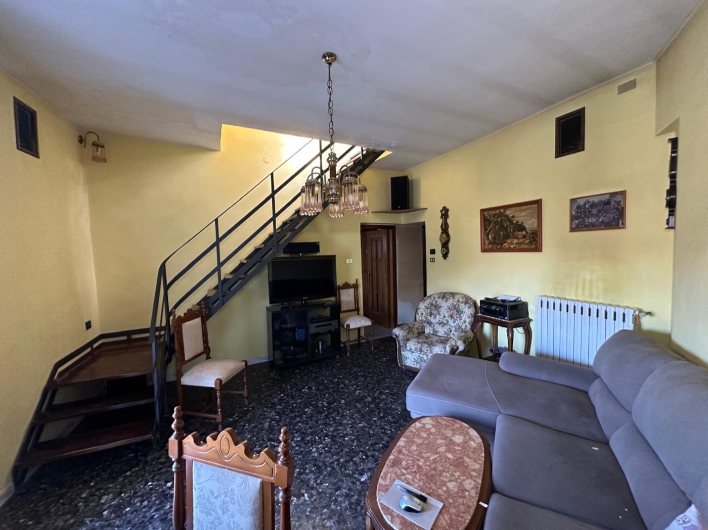 Townhouse with Terrace in the Historic Centre of Torre de' Passeri property photograph