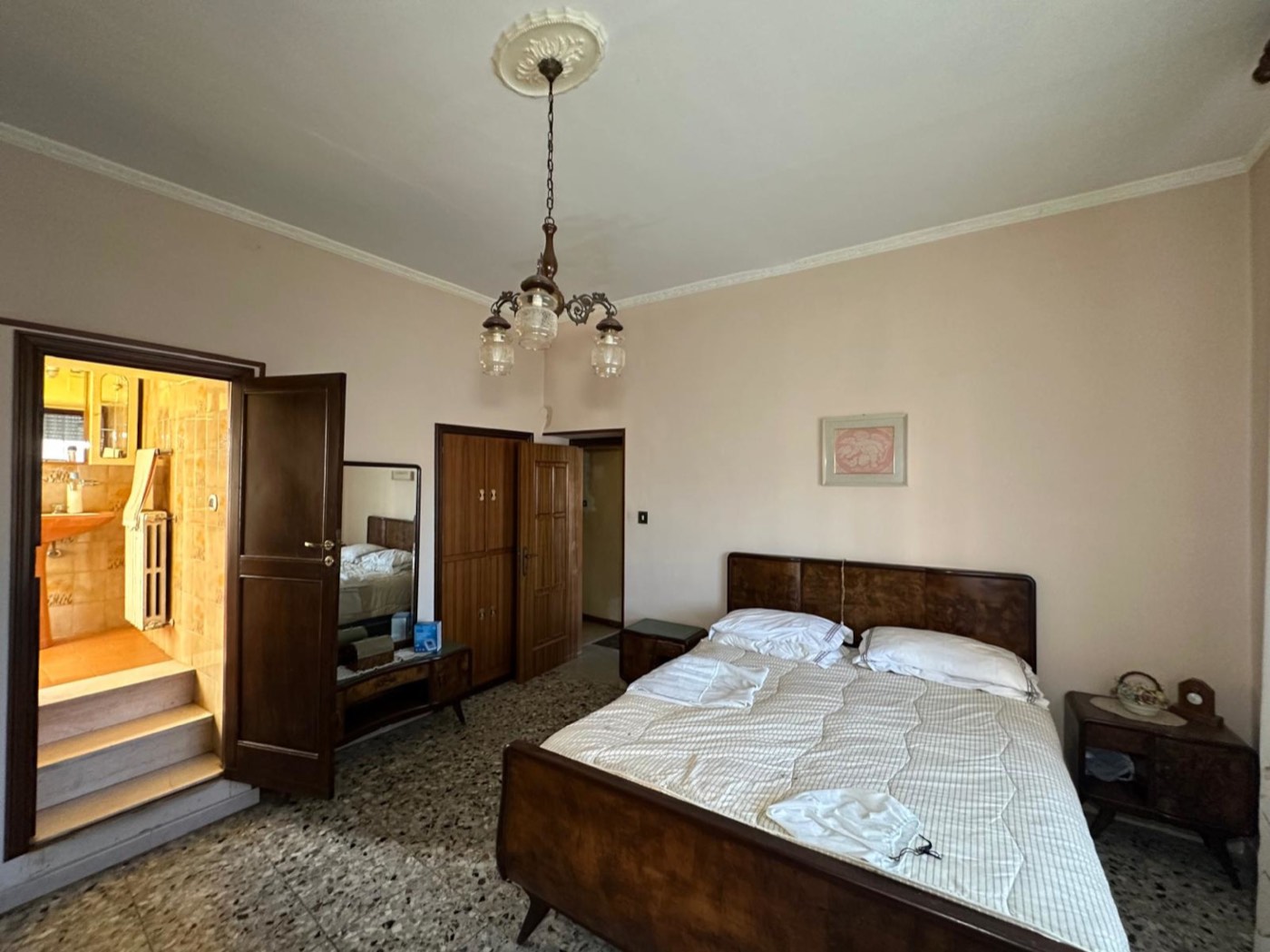 Townhouse with Terrace in the Historic Centre of Torre de' Passeri property photograph