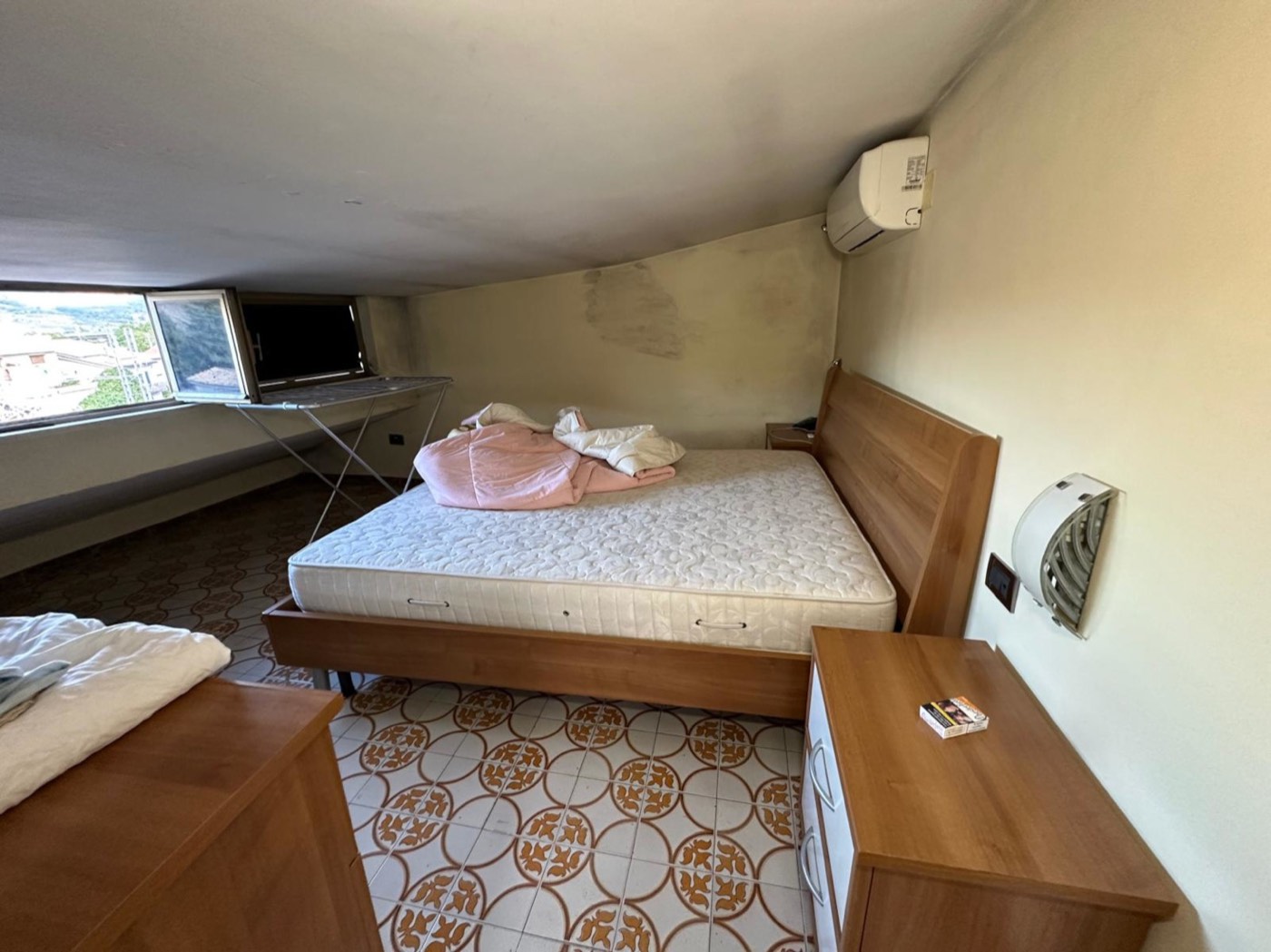 Townhouse with Terrace in the Historic Centre of Torre de' Passeri property photograph