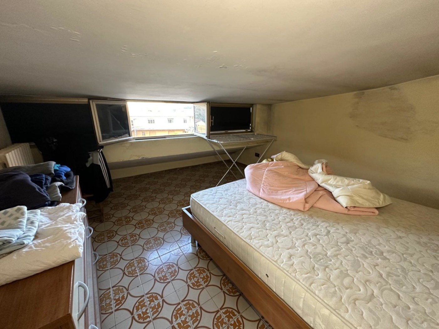 Townhouse with Terrace in the Historic Centre of Torre de' Passeri property photograph