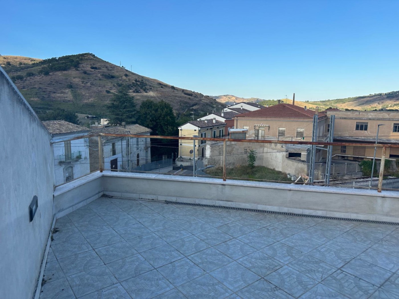 Townhouse with Terrace in the Historic Centre of Torre de' Passeri property photograph