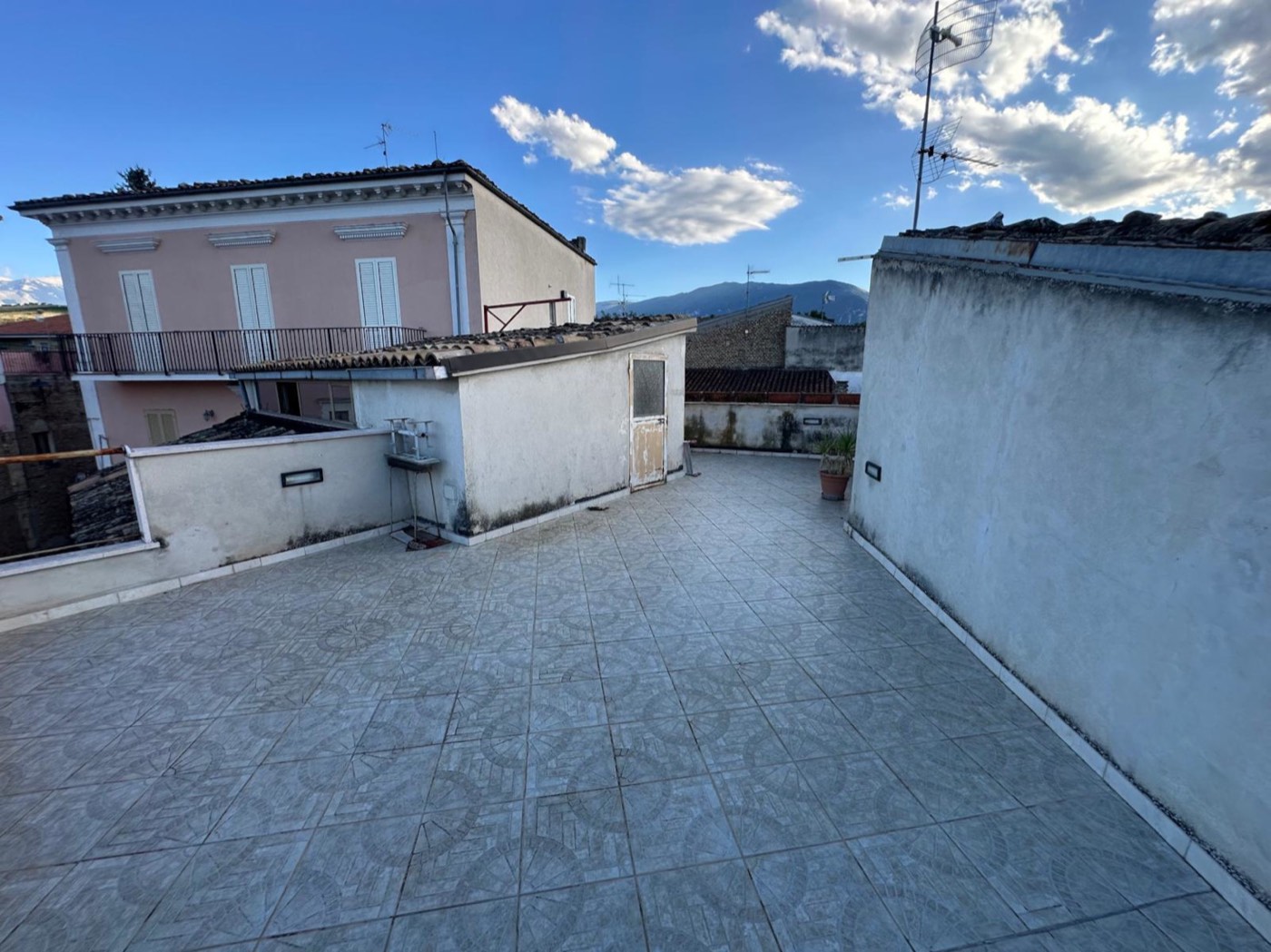Townhouse with Terrace in the Historic Centre of Torre de' Passeri property photograph