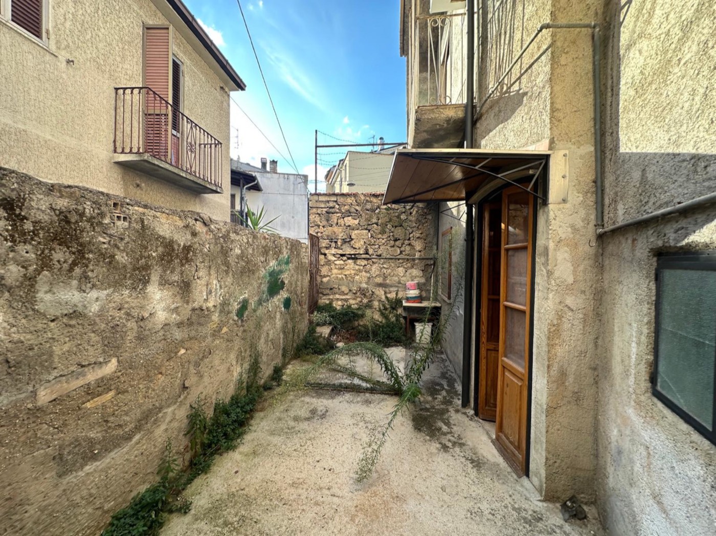 Townhouse with Terrace in the Historic Centre of Torre de' Passeri property photograph