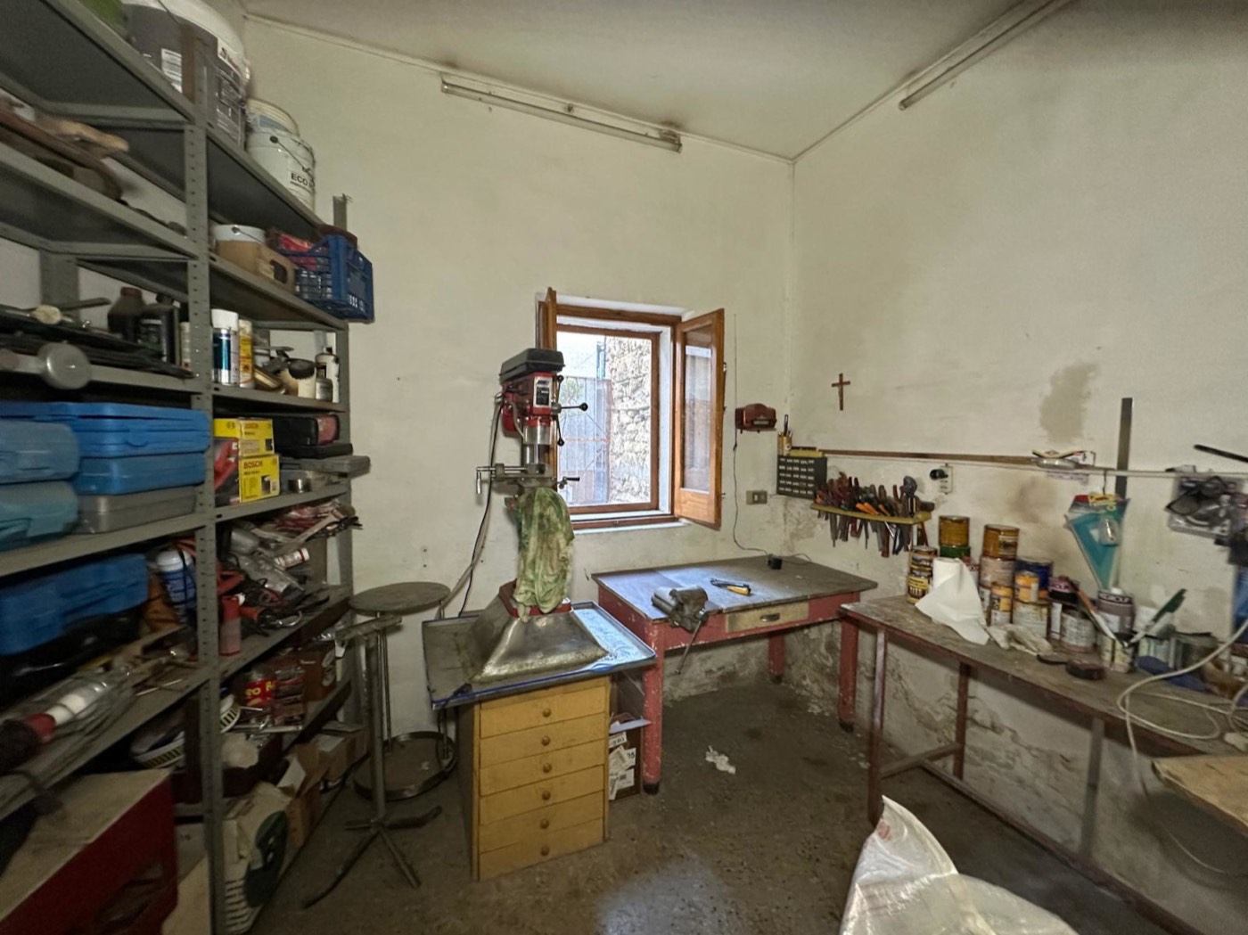 Townhouse with Terrace in the Historic Centre of Torre de' Passeri property photograph