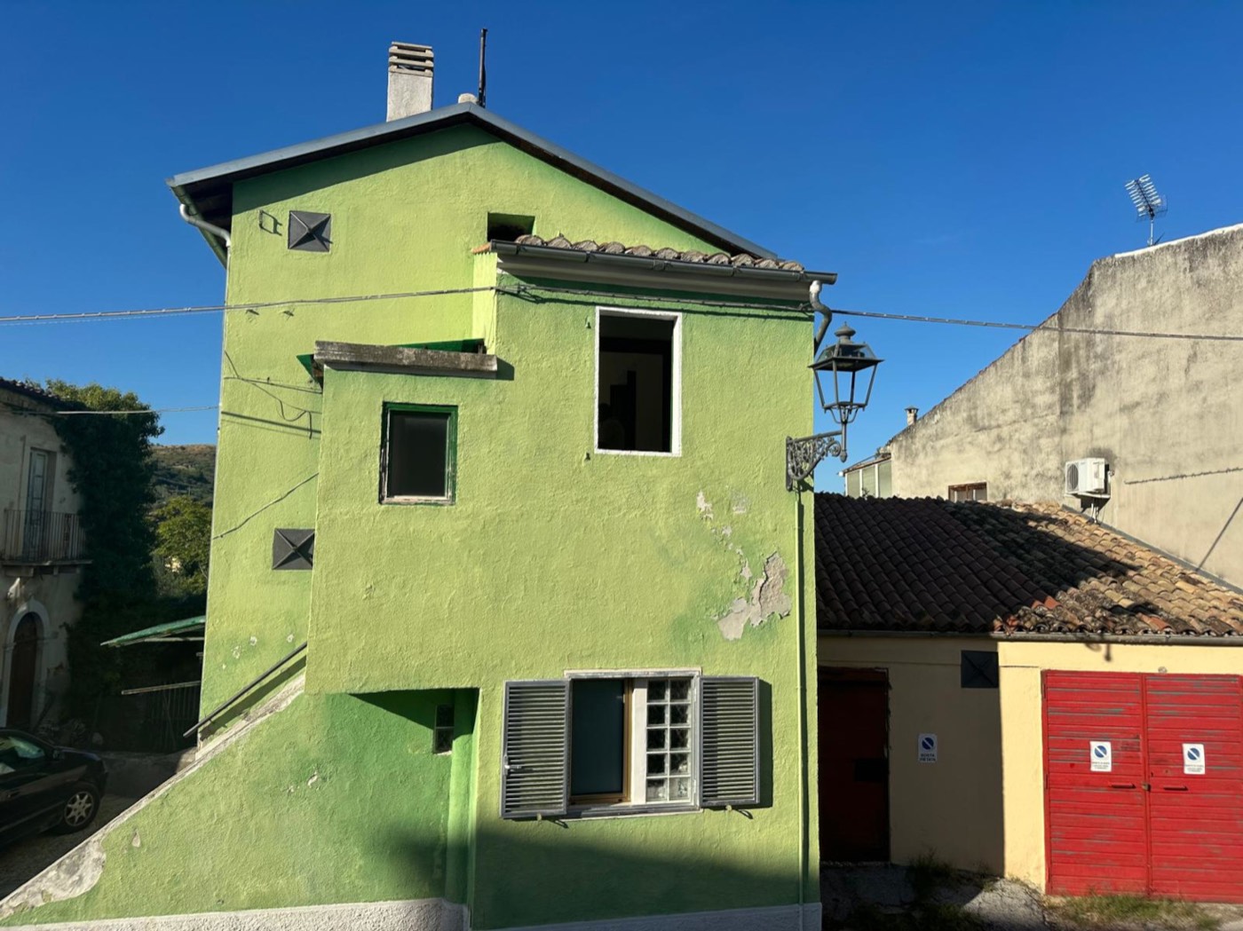 Apartment with Cellar and Garage in Torre de' Passeri property photograph