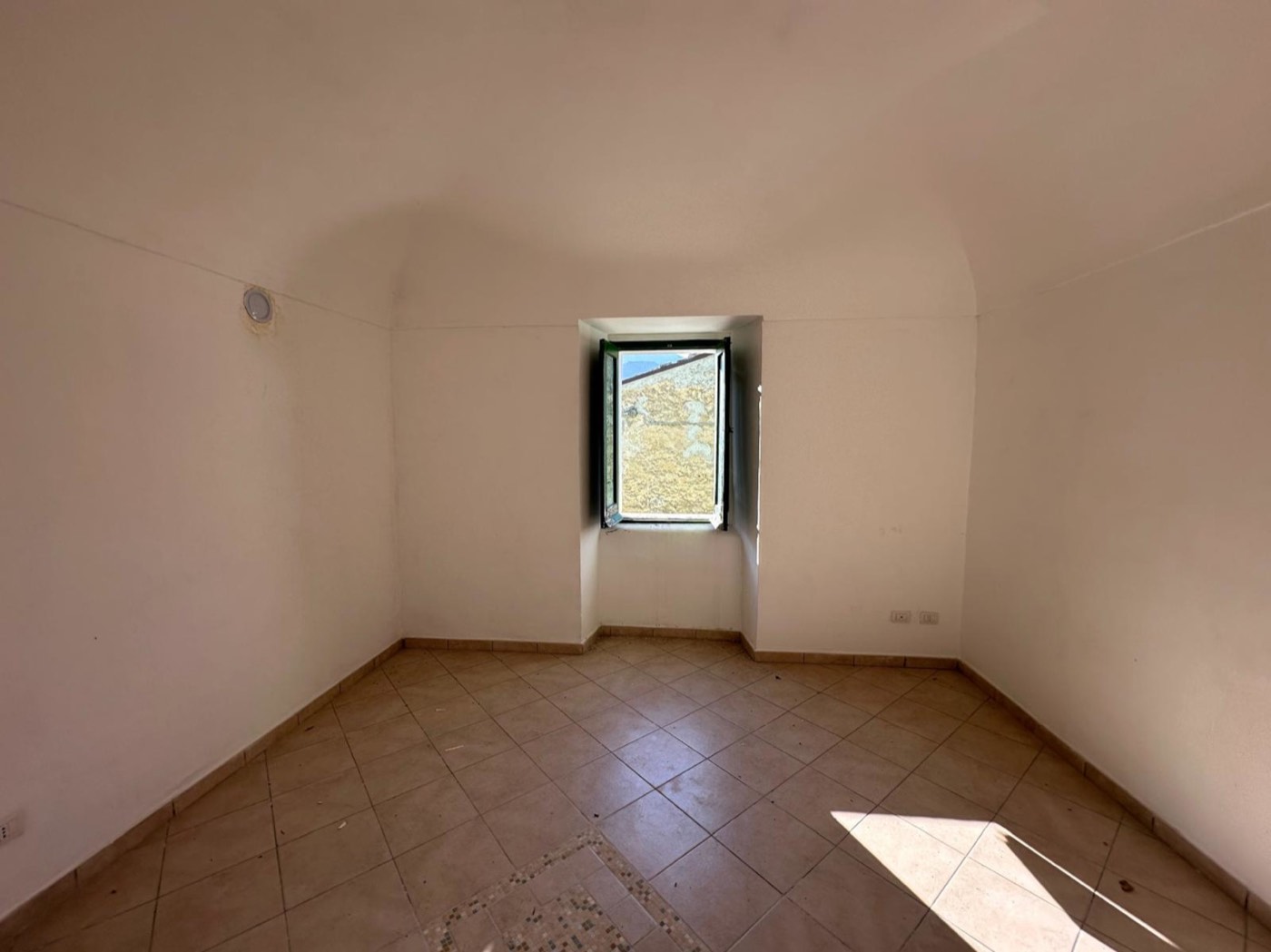 Apartment with Cellar and Garage in Torre de' Passeri property photograph