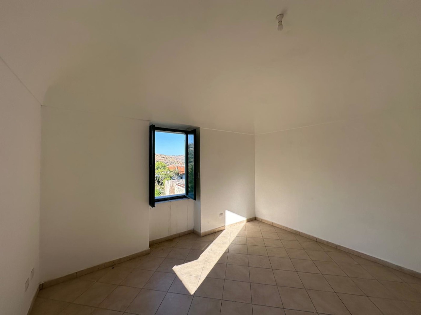 Apartment with Cellar and Garage in Torre de' Passeri property photograph