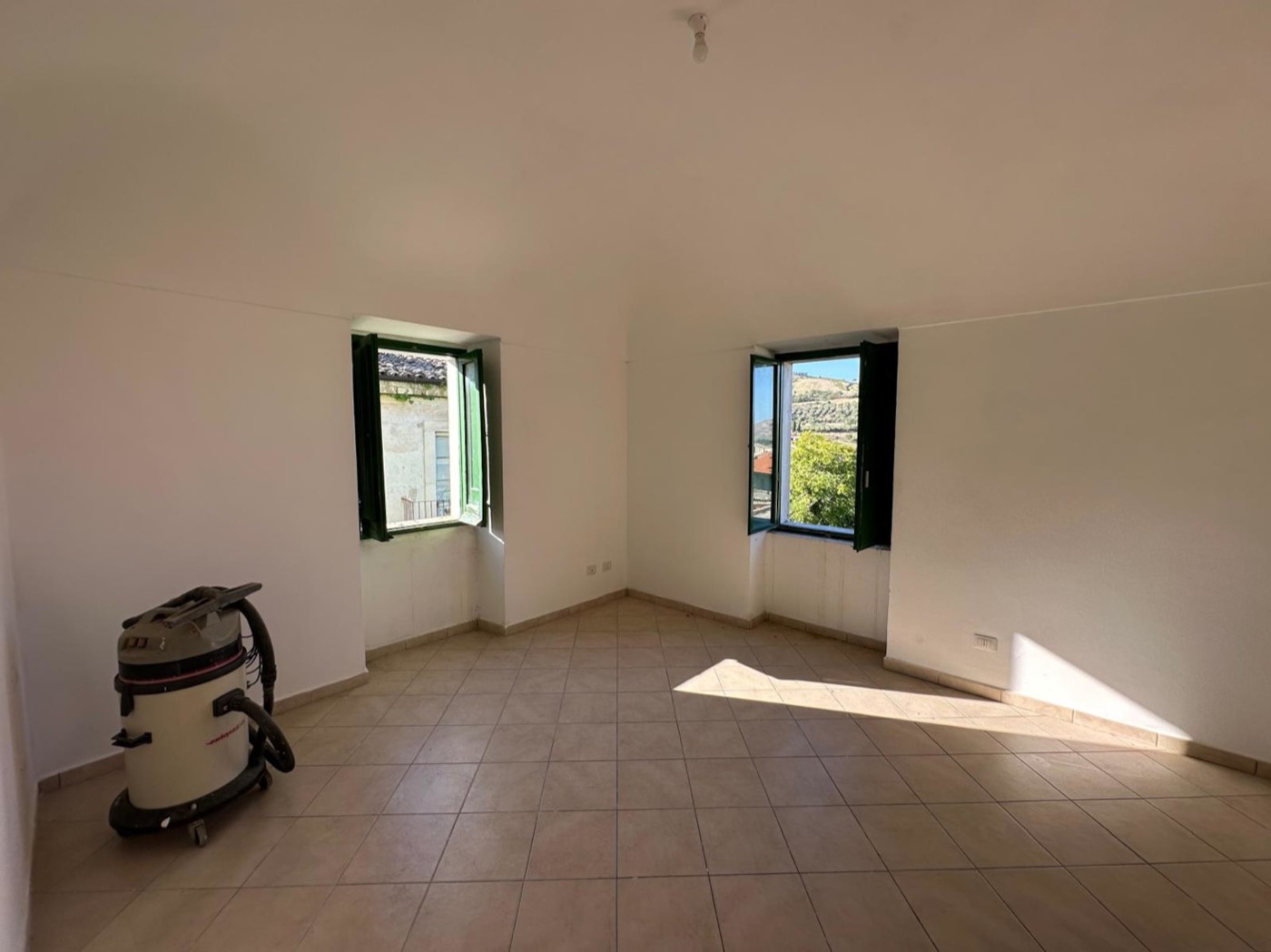 Apartment with Cellar and Garage in Torre de' Passeri property photograph