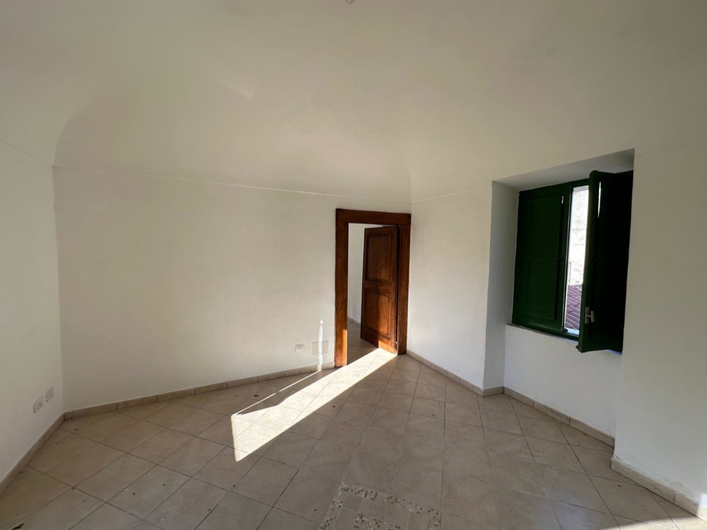 Apartment with Cellar and Garage in Torre de' Passeri property photograph
