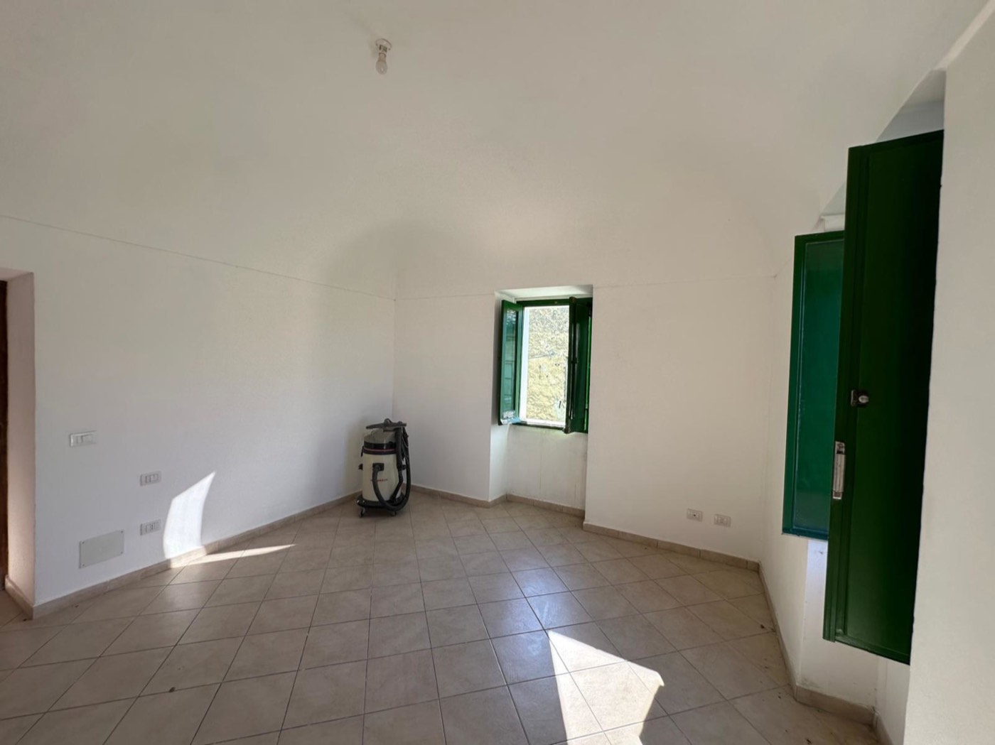 Apartment with Cellar and Garage in Torre de' Passeri property photograph